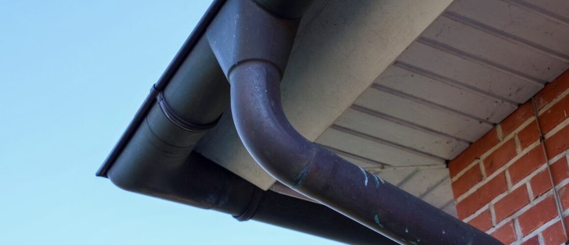 Rain,Gutter,And,Downspout,System,Capturing,Rainwater,From,A,Building
